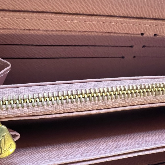 NWT✨Louis Vuitton Zippy Wallet✨Including Box, Dust bag, Receipt& paperwork!✨ - Picture 5 of 10